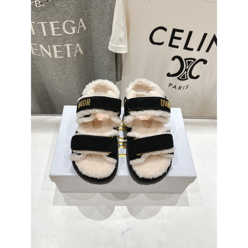 ch**an D*or sandals